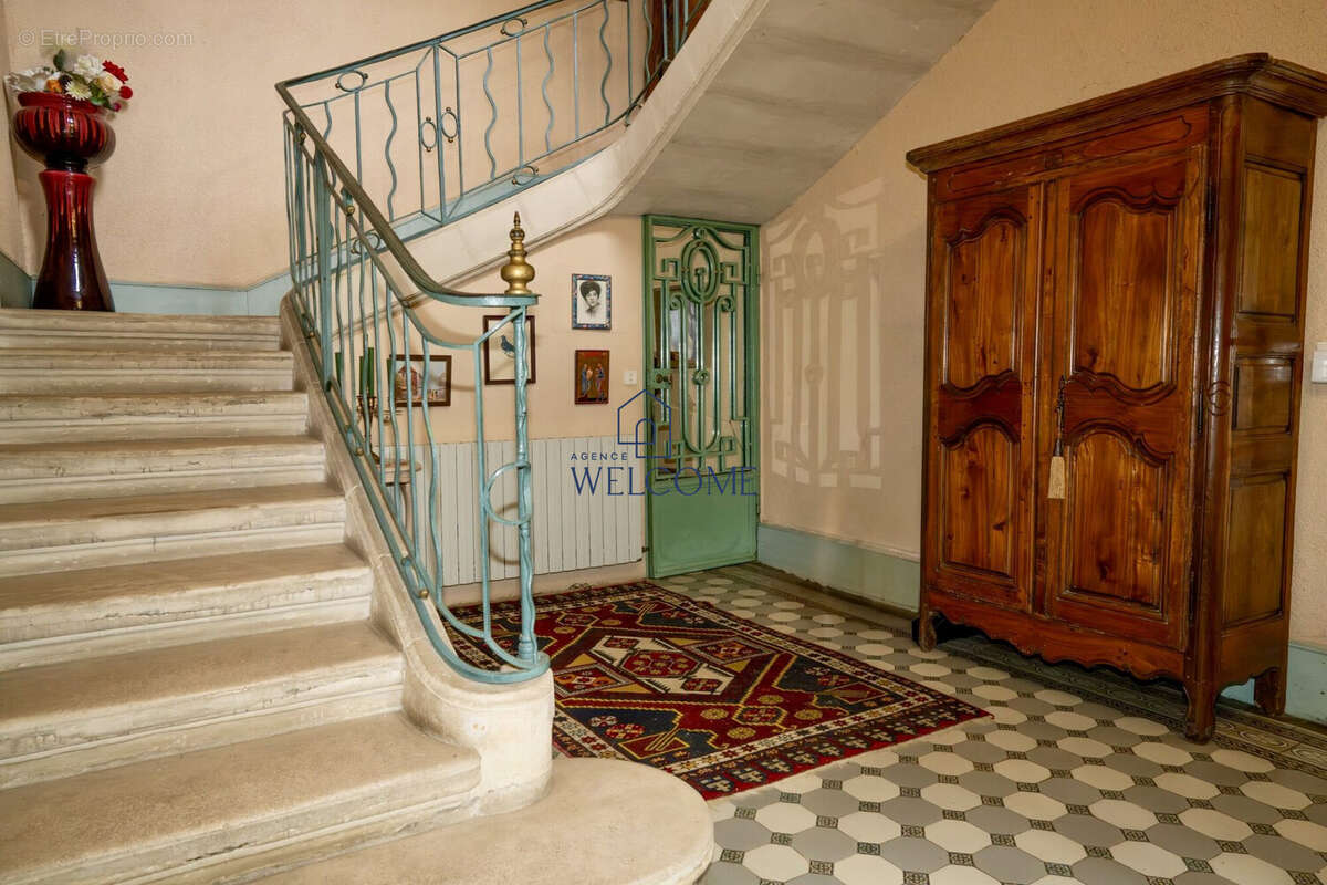 167 m² à Pont-Saint-Esprit  - photo 4