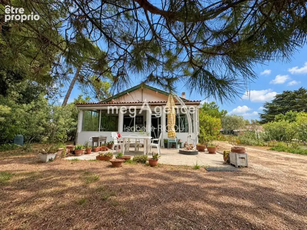 Saint-trojan-les-bains – maison de plain-pied – 3 chambres – terrain de 851 m² – garages et dépendances - photo 1