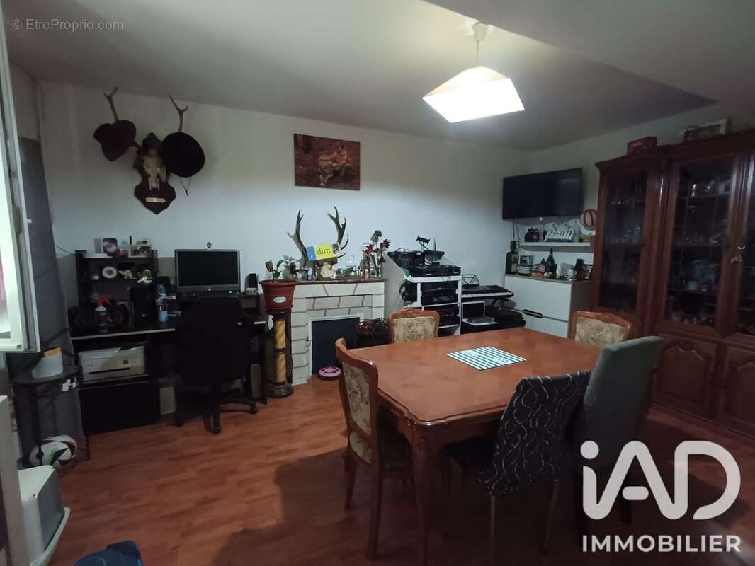 Maison 100 m² à Doue-La-Fontaine  - photo 2