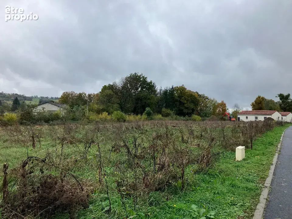 Terrain à GIOU-DE-MAMOU