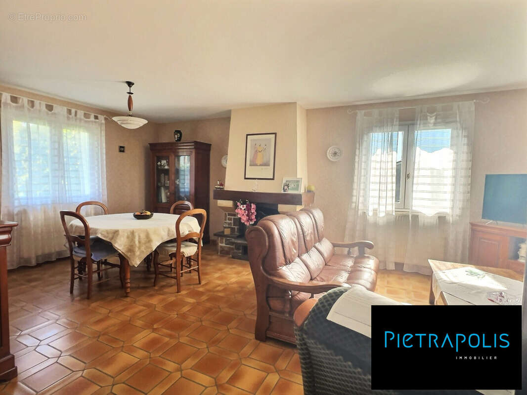 Maison à MONTMERLE-SUR-SAONE