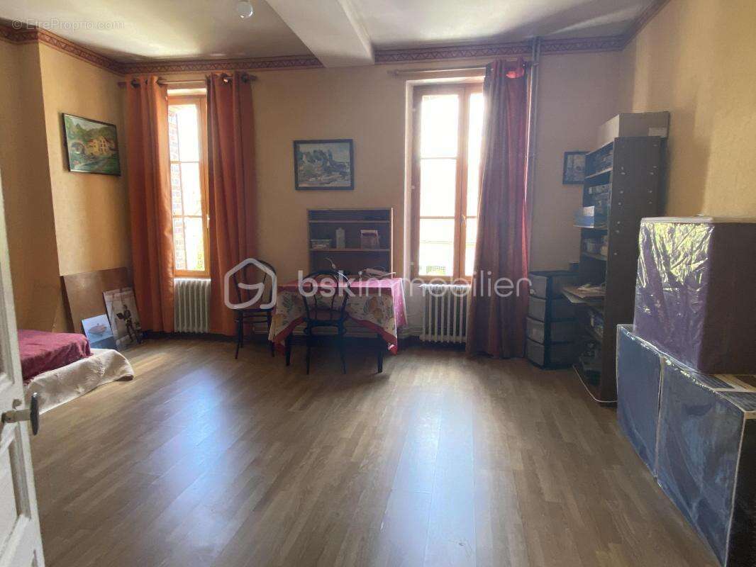 Maison à VILLENEUVE-SUR-YONNE