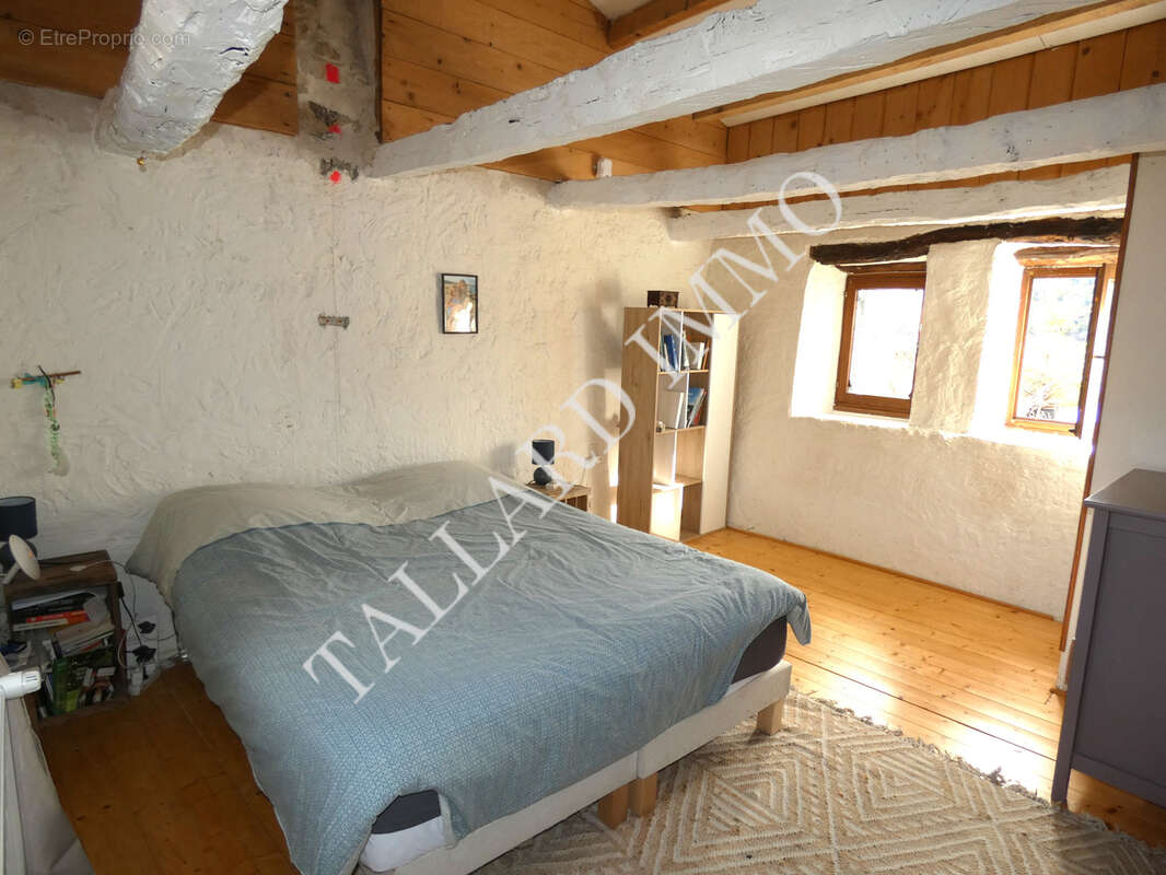 Maison à LARAGNE-MONTEGLIN