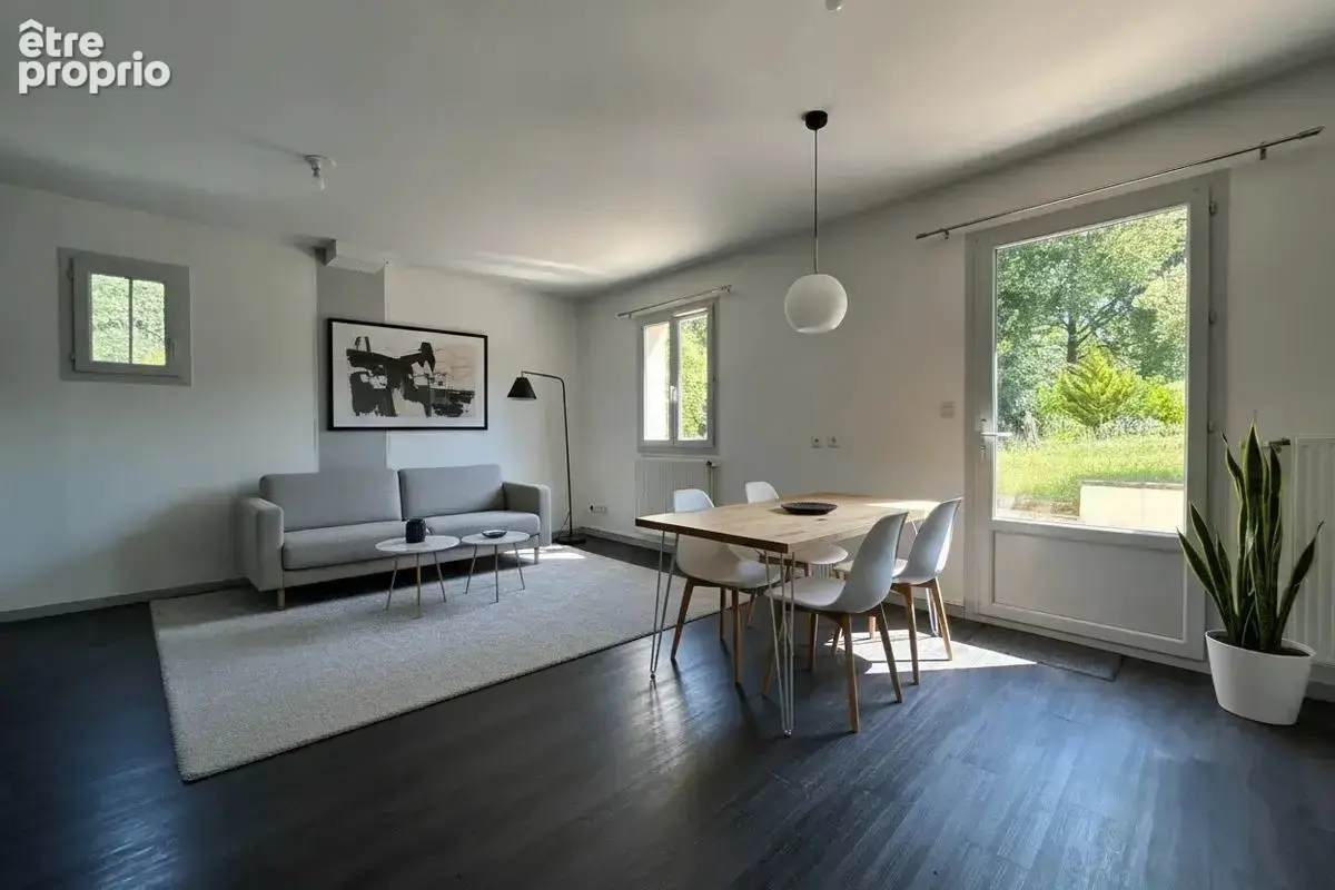 Belle opportunité à Toucy : Charmante maison T5 avec jardin, terrasse et garage ! - photo 3