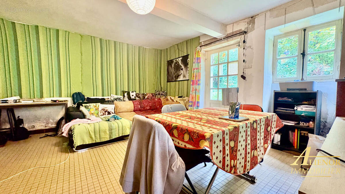 Maison à GRUN-BORDAS