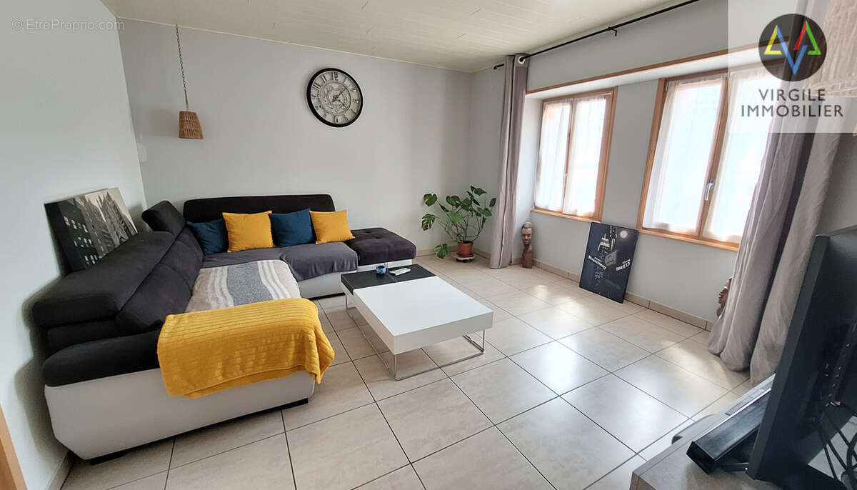 Appartement de caractère entièrement rénové au cœur des Hôpitaux-Vieux - photo 3
