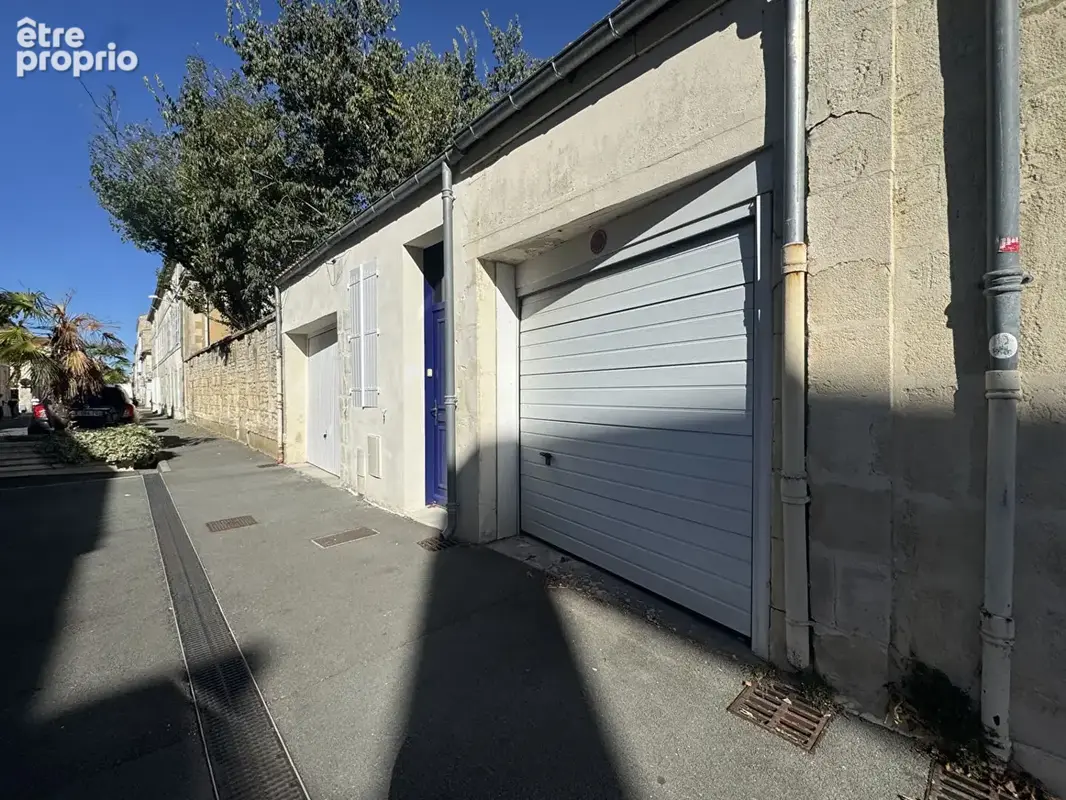 Exclusivité dans l'Hyper centre Rochefort : Maison de caractère 170m²  Jardin, Garage et dépendance aménagée - photo 15