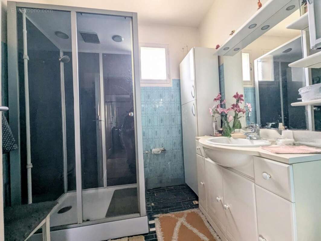 salle d&#039;eau_ R+1 - Maison à LA REOLE