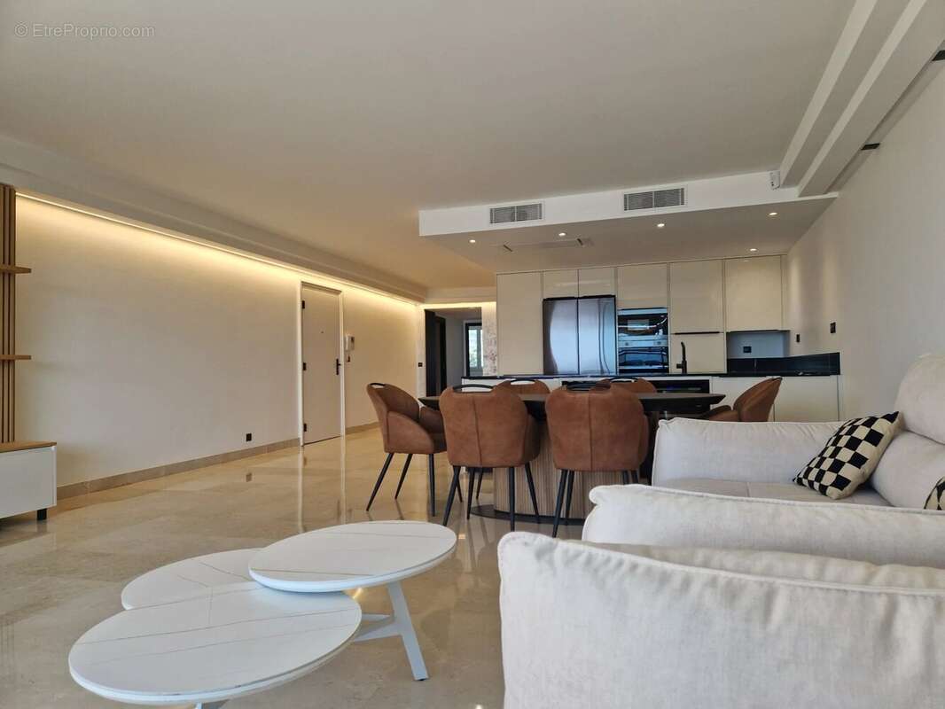 Appartement à SAINT-LAURENT-DU-VAR