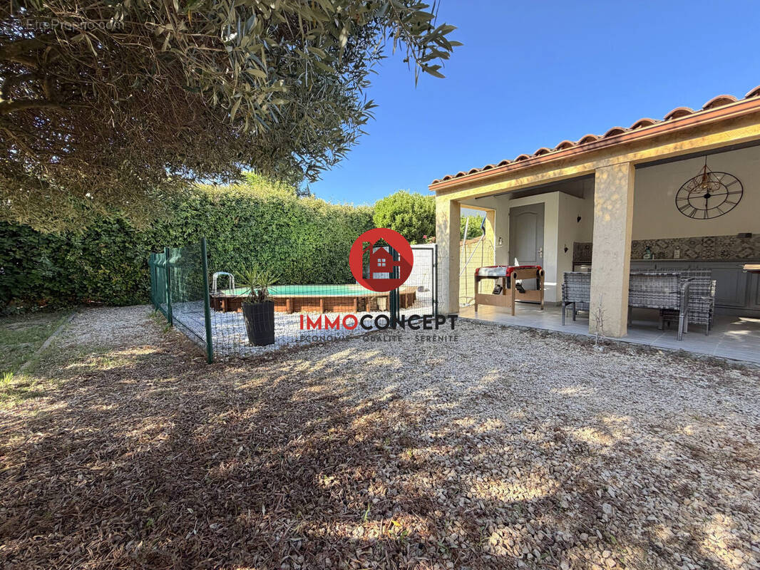 Maison à LAUDUN-L'ARDOISE