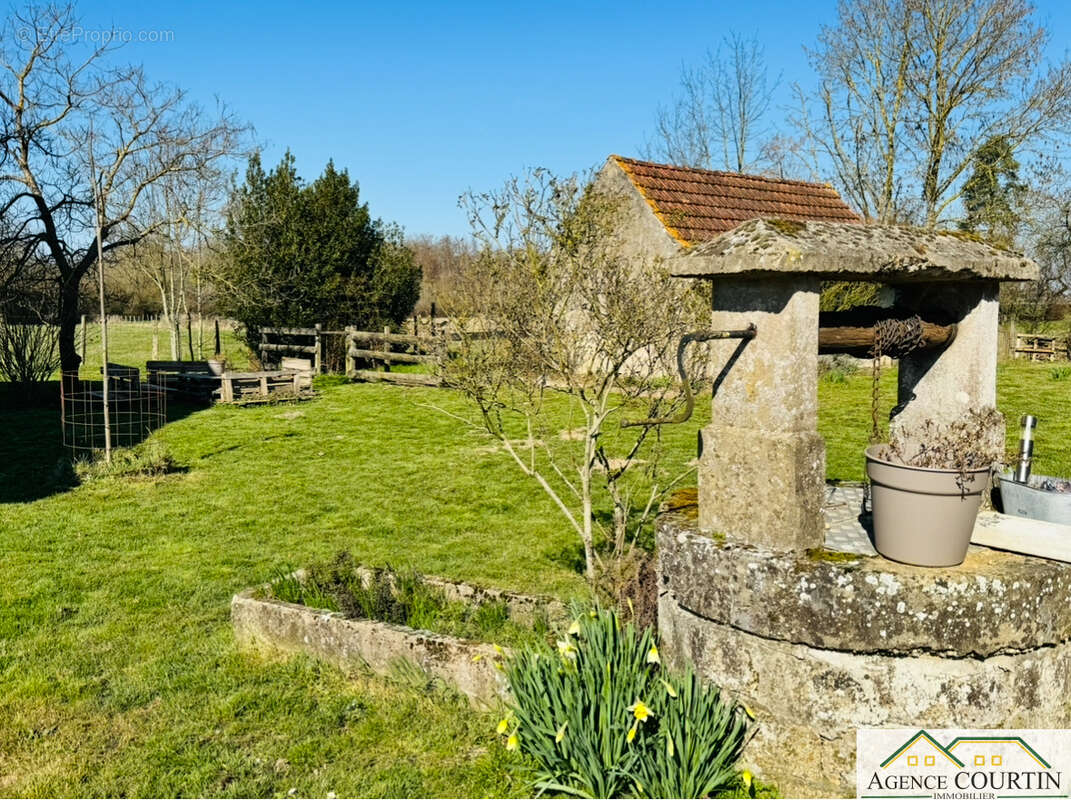 Maison à LA CHAPELLE-SAINT-SAUVEUR