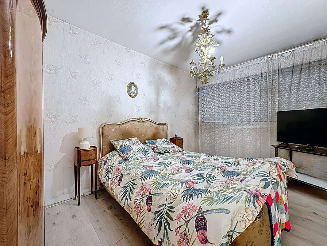 Appartement à MARSEILLE-4E