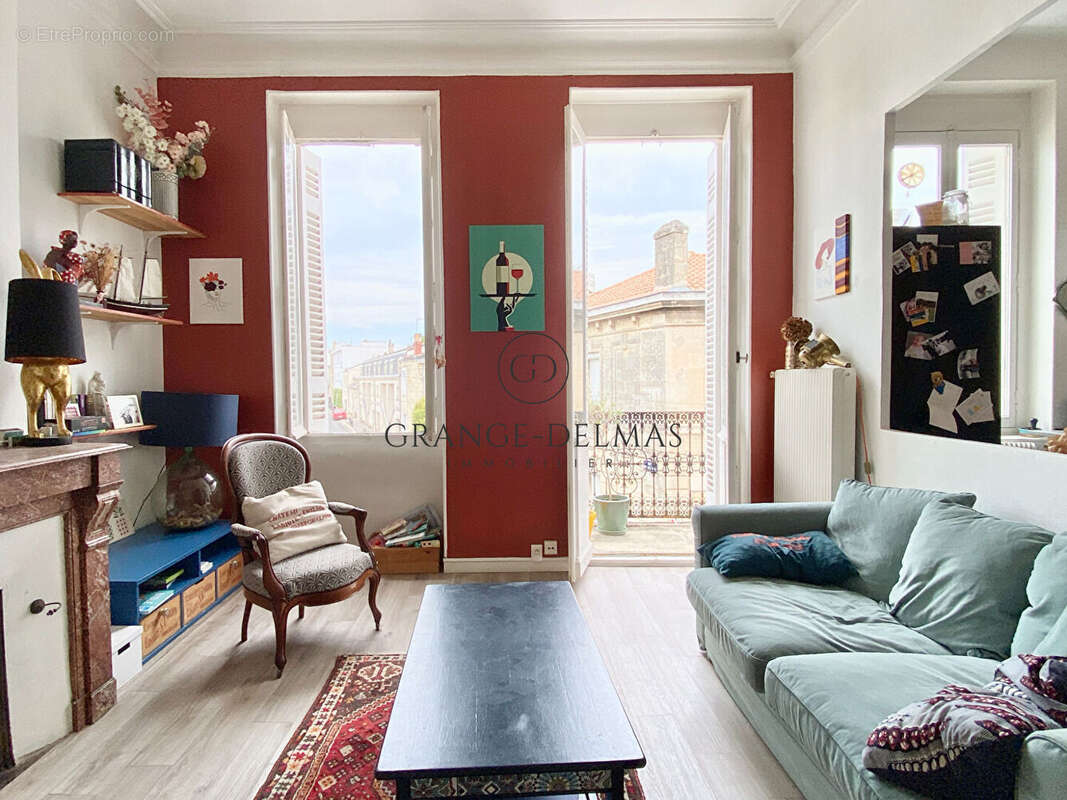Appartement 1er étage - immeuble pierre - SAINT SEURIN - photo 2