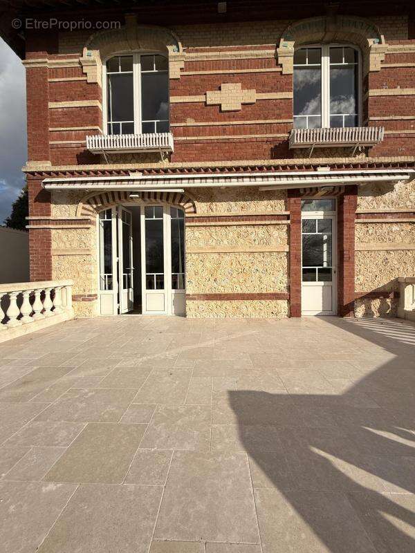 Maison à BONNEVILLE-SUR-TOUQUES