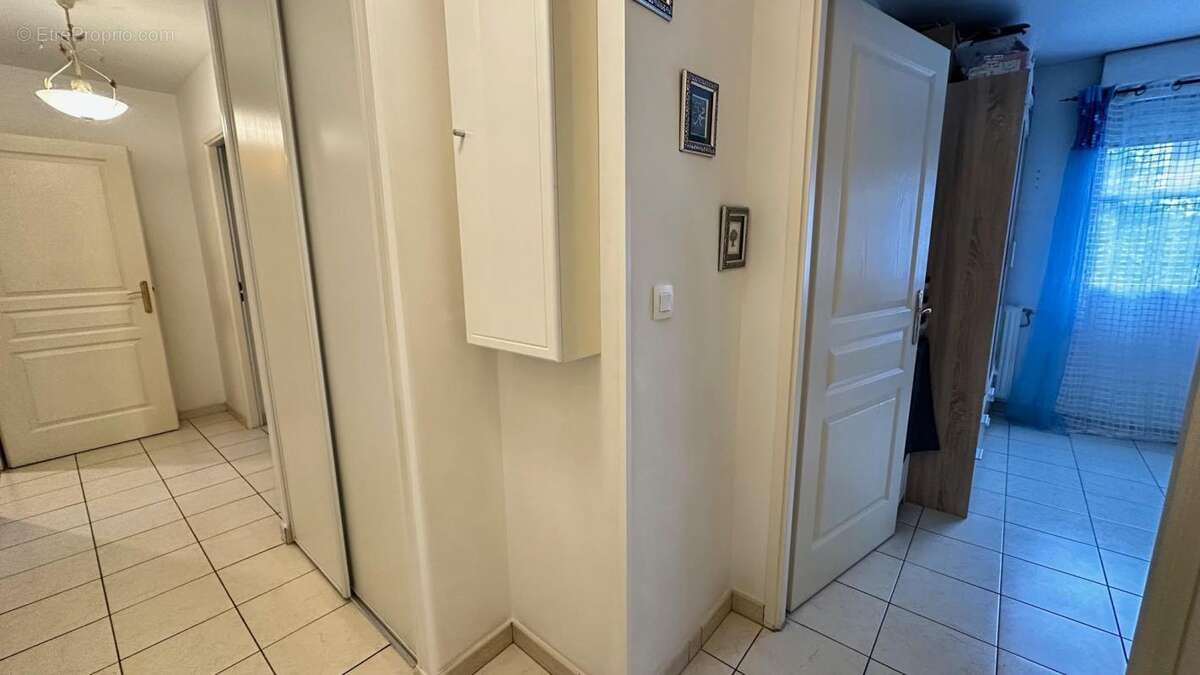 F4 avec terrassse (78 m² Carrez) à NEUILLY SUR MARNE - photo 16