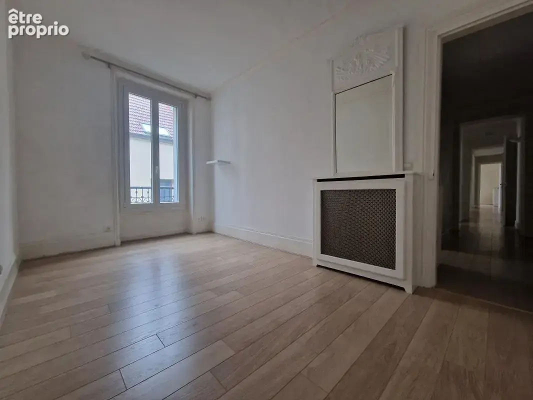 Appartement de 112m² habitables en hyper centre de Lagny-sur-Marne, lumineux, entrée, grand séjour avec balcon, cuisine équipée, - photo 10