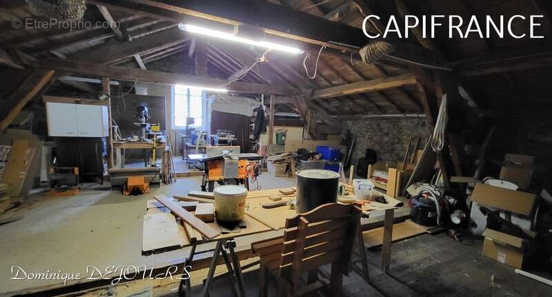 Maison à SAINT-SAUVEUR-DE-MONTAGUT