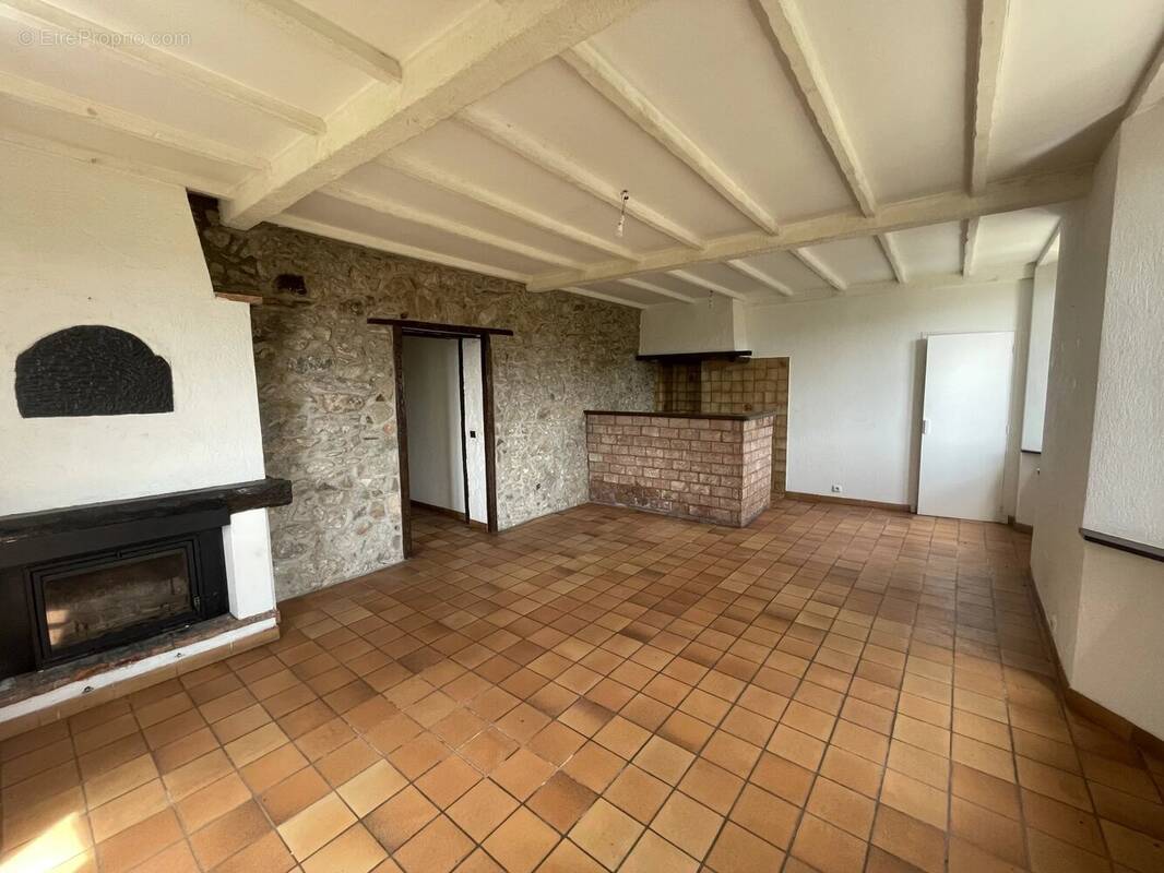 Appartement à CONTES