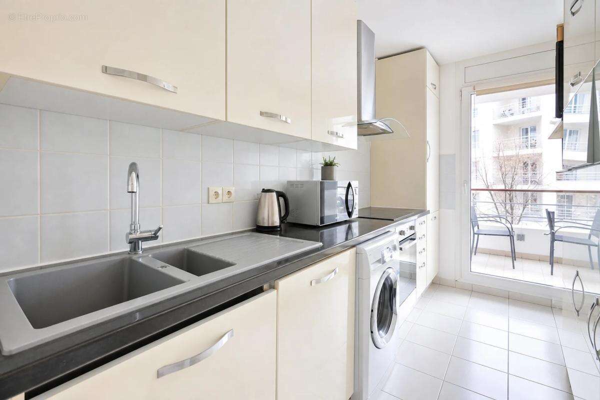 Appartement à COURBEVOIE