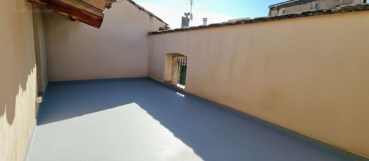 Rognes -Maison de village de caractère 130m² – garage – cave – terrasse - photo 15