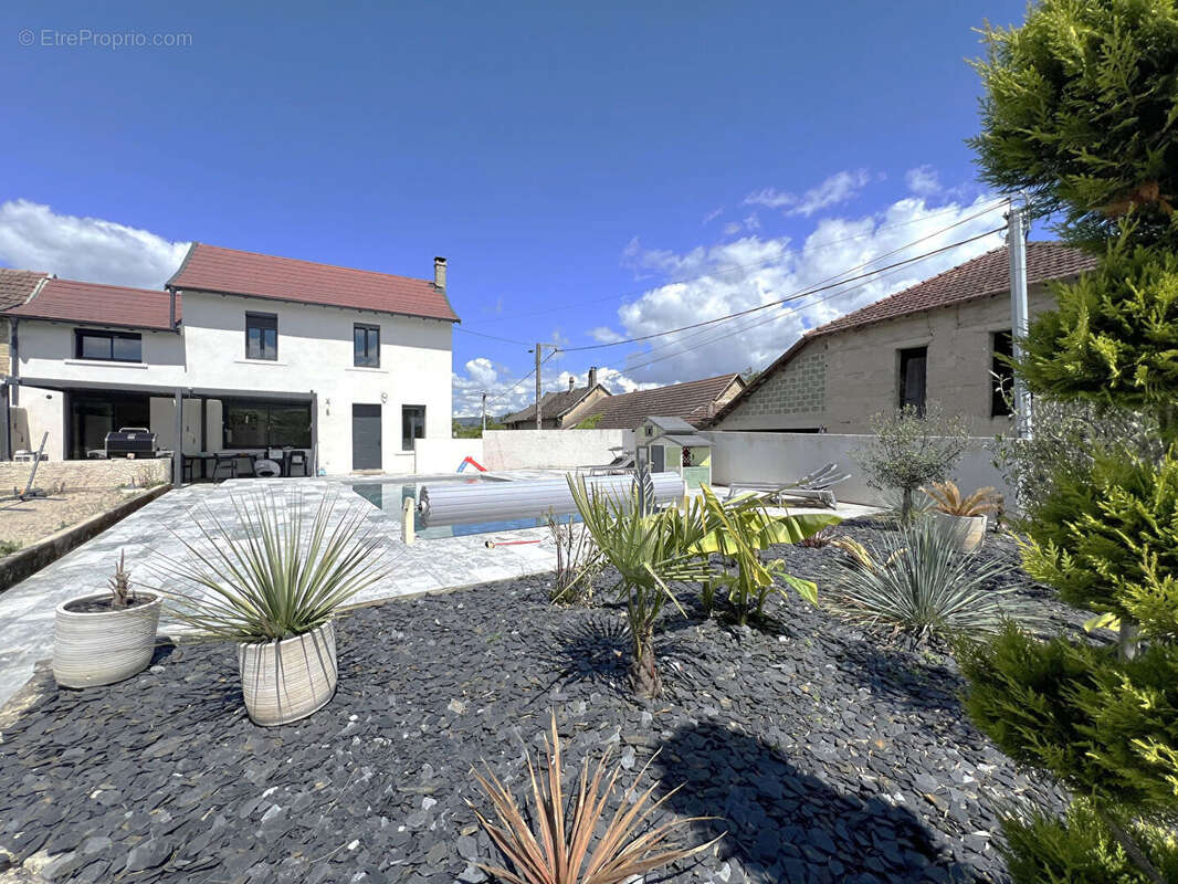 Maison à MONTALIEU-VERCIEU