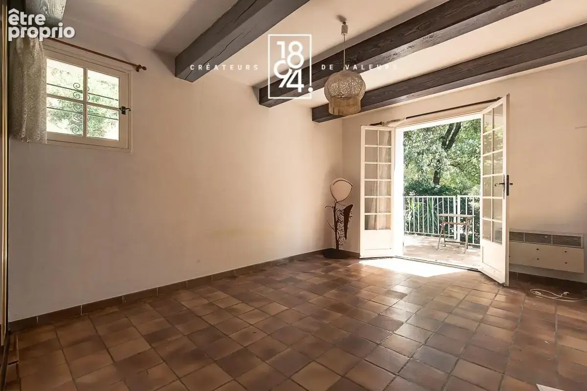 Maison familiale d'environ 160 m² avec piscine édifiée sur un terrain de 1 430 m² entre Eoures et Aubagne 13400 - photo 14