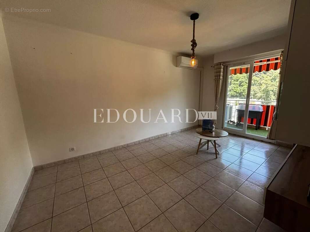 Sur la commune de Menton, en exclusivité deux pièces en bon état avec terrasse et vue dégagée - photo 7