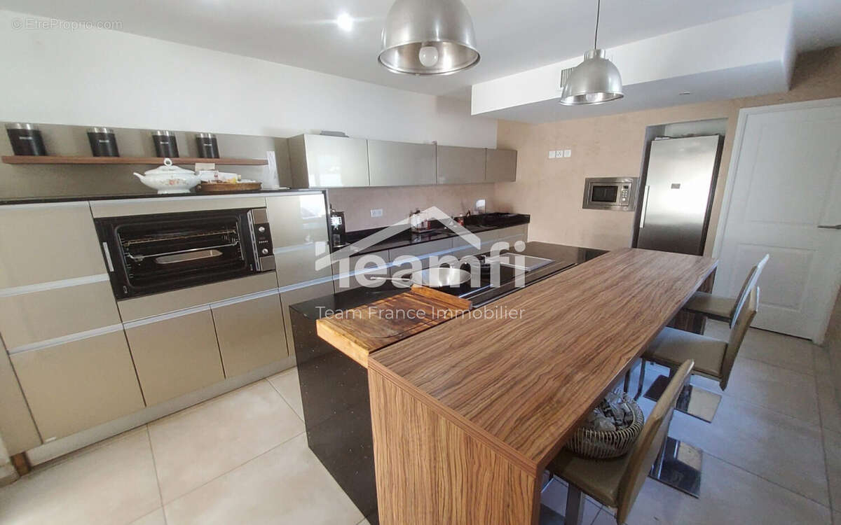 Maison à SAINT-HILAIRE-DE-BRETHMAS