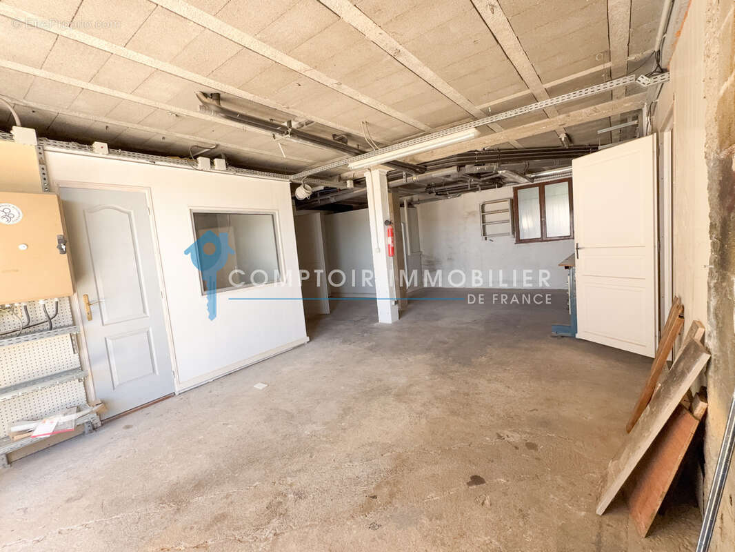 MARIGNANE   Une maison avec beaucoup de potentiel et confort, piscine, T2 indépendant et art de vivre se renco - photo 12