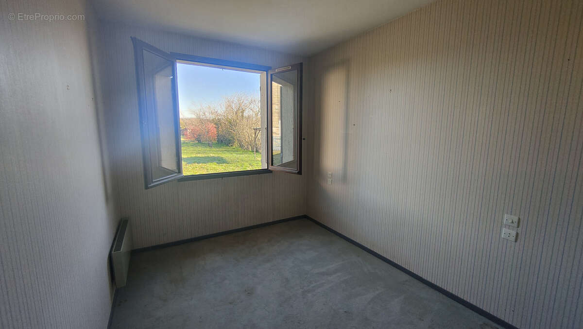 Maison à BERRIAS-ET-CASTELJAU