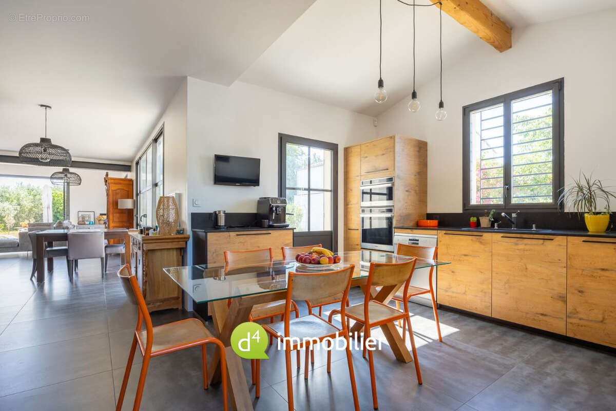 Maison à LA FARE-LES-OLIVIERS