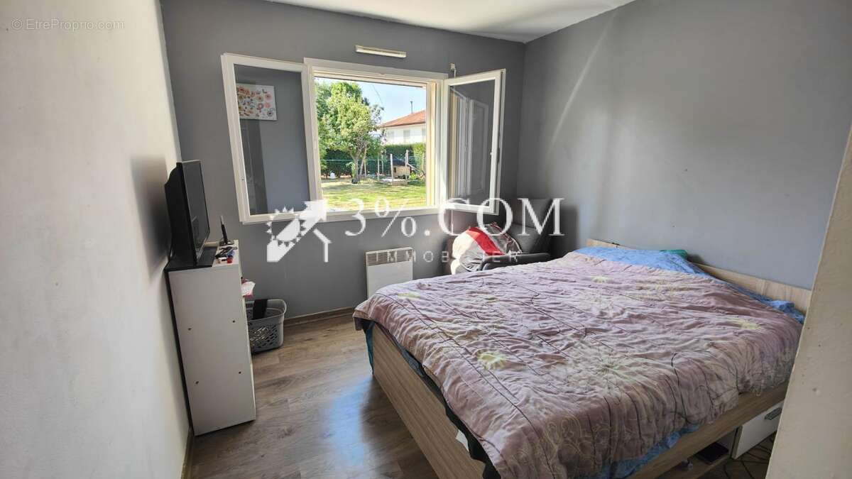 Maison de plain-pied   3 chambres   1 900 m2   À 25 min de P - photo 5