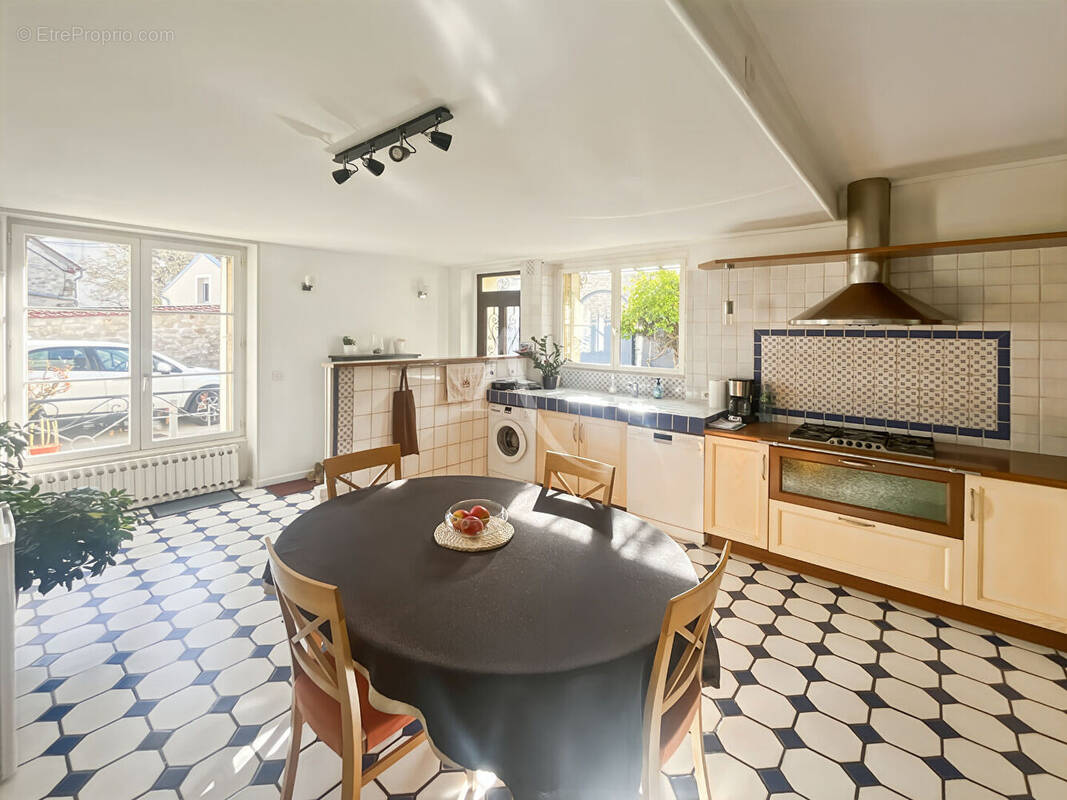 Maison à OINVILLE-SUR-MONTCIENT