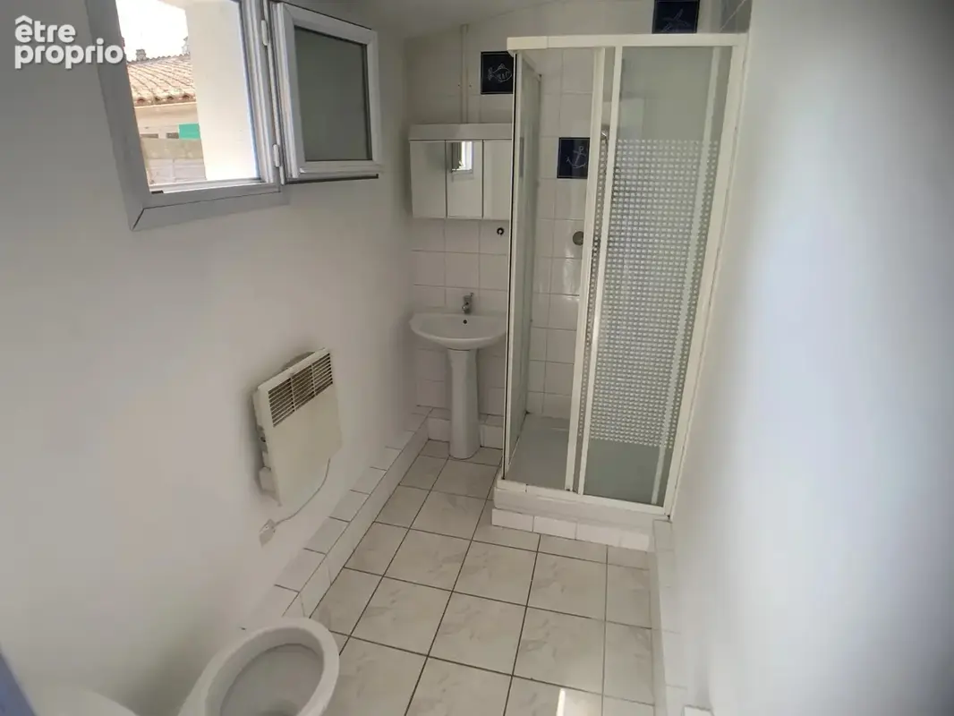 À Vendre : Ensemble de 2 Appartements Proche Centre de Rochefort - photo 9