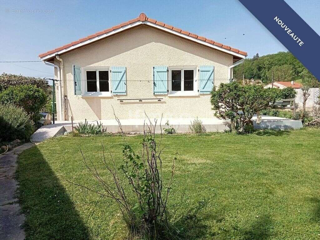Maison à VILLECOMTAL-SUR-ARROS
