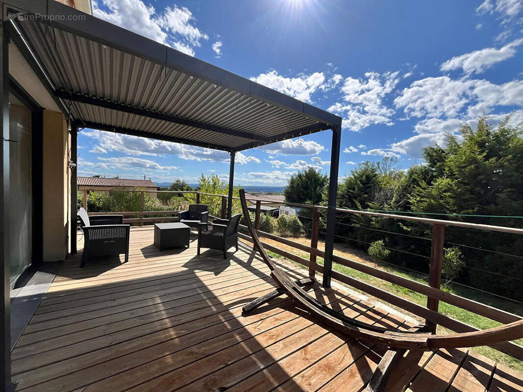 Maison à LA GARDE-ADHEMAR