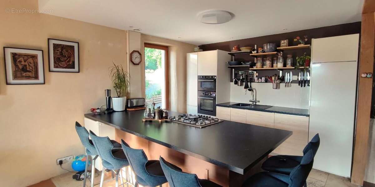 Maison à LIVINHAC-LE-HAUT