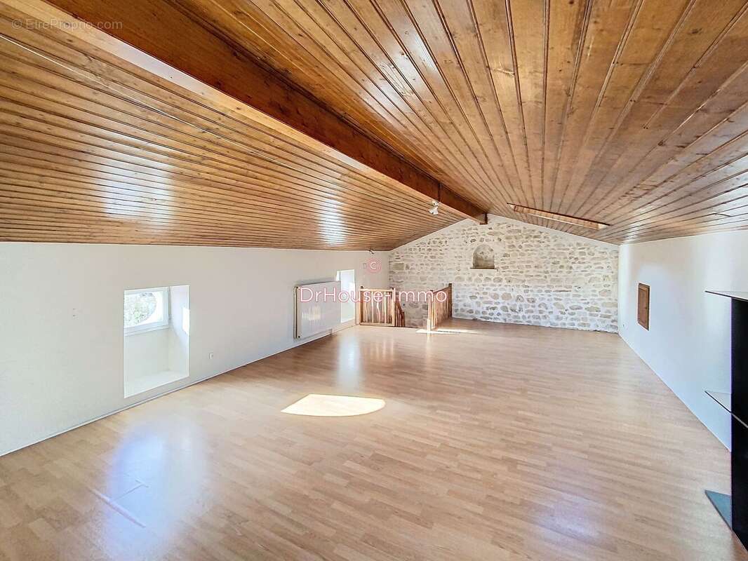 Maison à SAINT-YRIEIX-SUR-CHARENTE