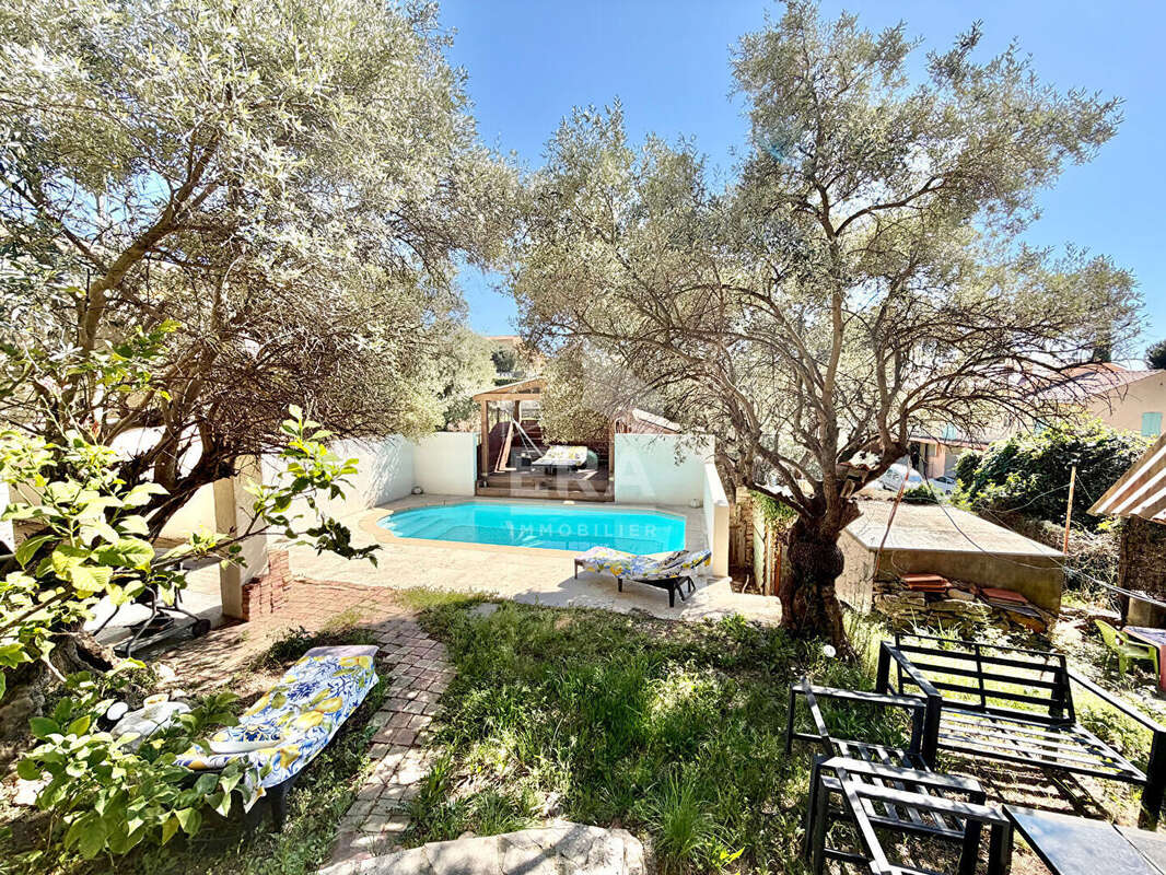 Maison à CEYRESTE