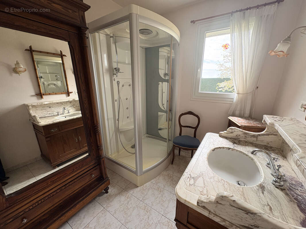 Maison à FONTAINE-LA-GUYON