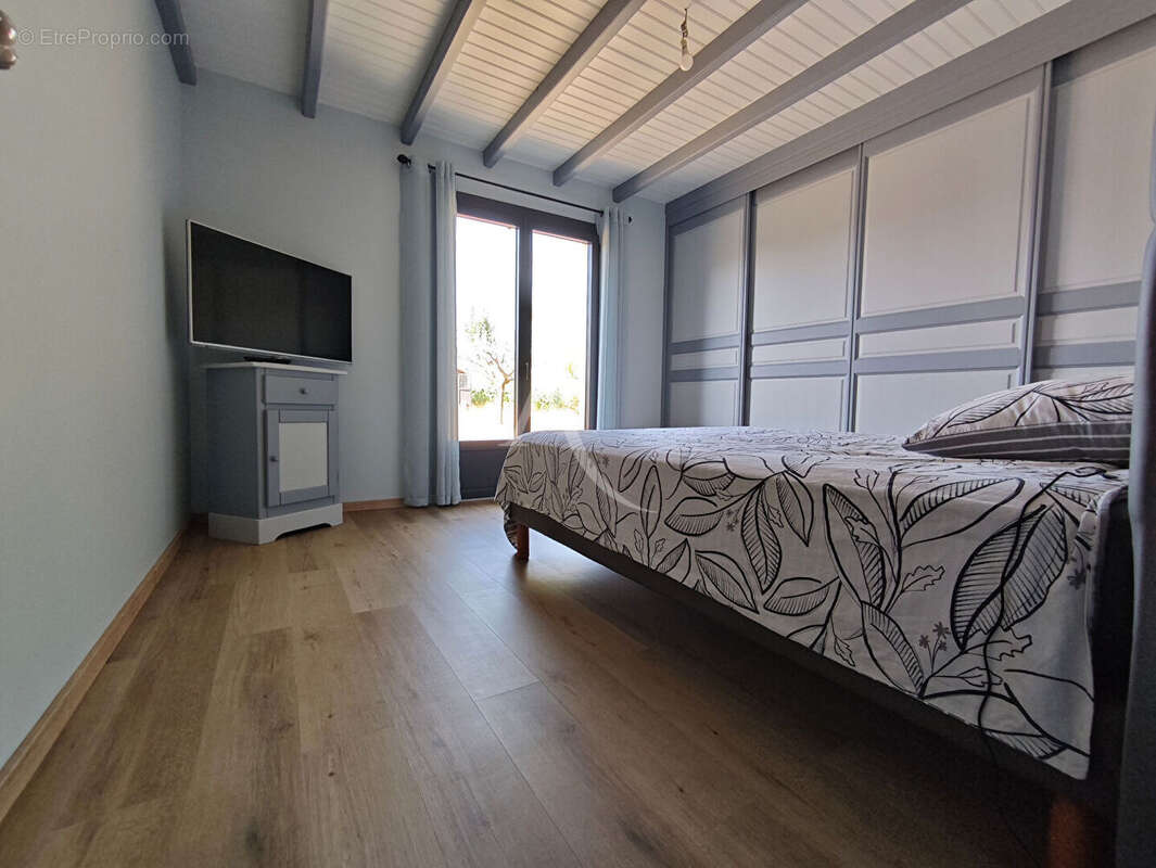 Maison de plain pied -  Semussac 4 pièce(s) 120 m2 - photo 8