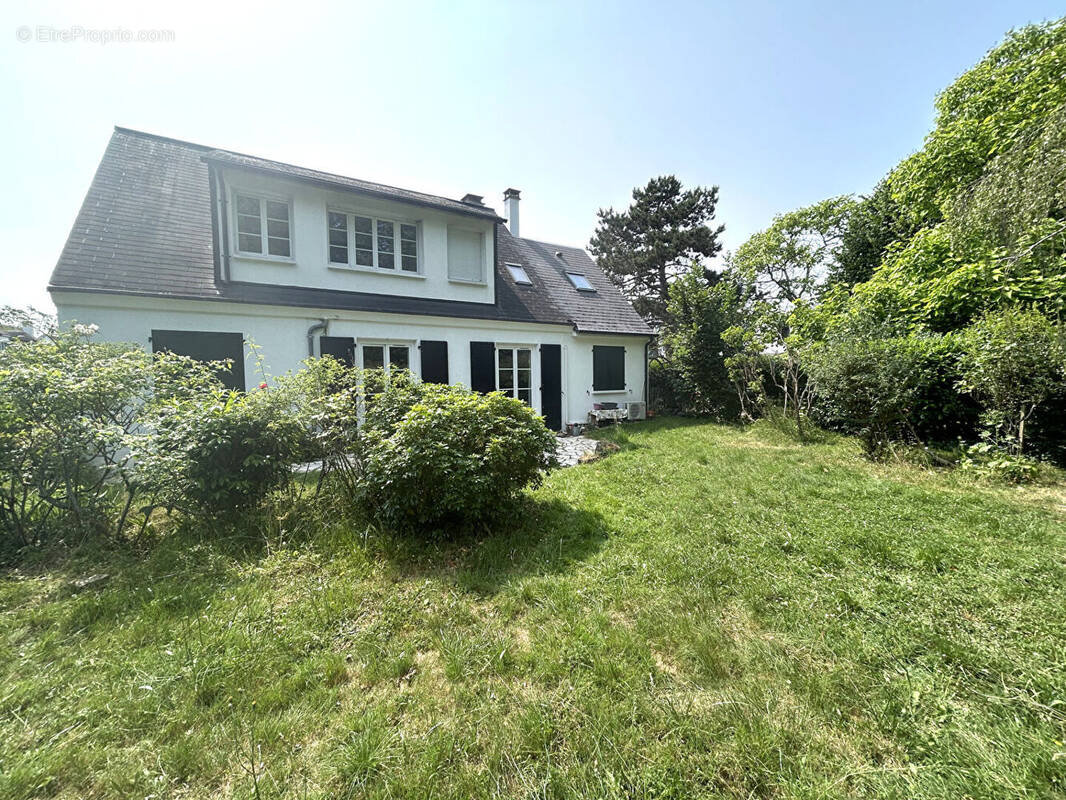 Maison à VERT-SAINT-DENIS