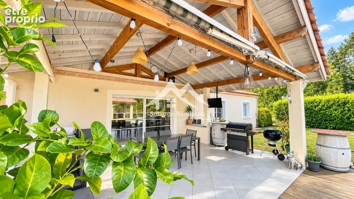 Villa familiale de plain pied avec piscine, dépendances et vaste espace de vie - photo 3