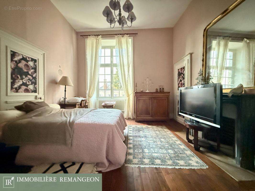 Maison à MEHUN-SUR-YEVRE