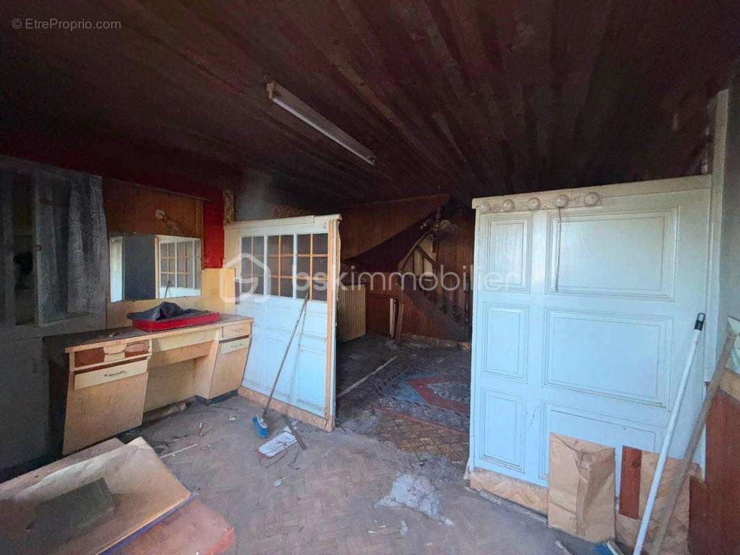  À vendre – Maison en pierre d’environ 120m2 à rénover entièrement - photo 5