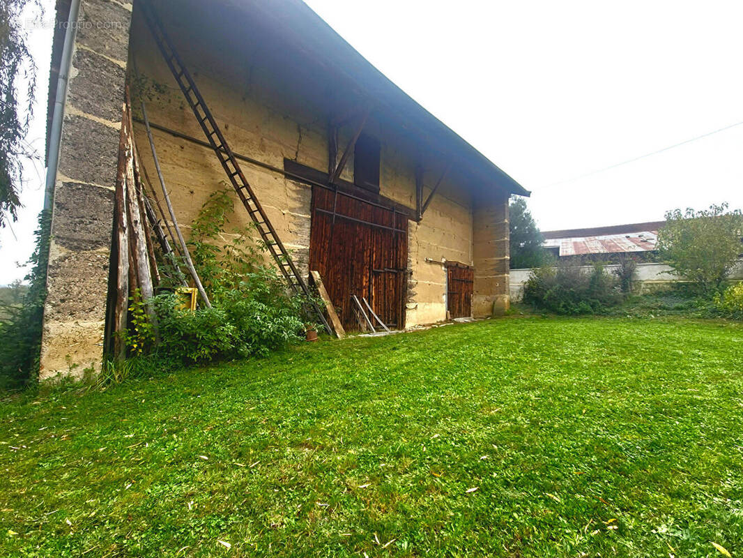 Autre à EYZIN-PINET