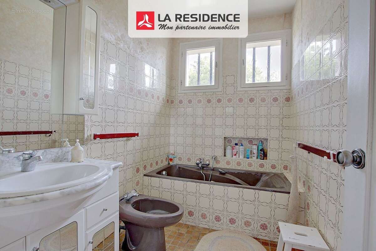 Maison à LE MESNIL-SAINT-DENIS