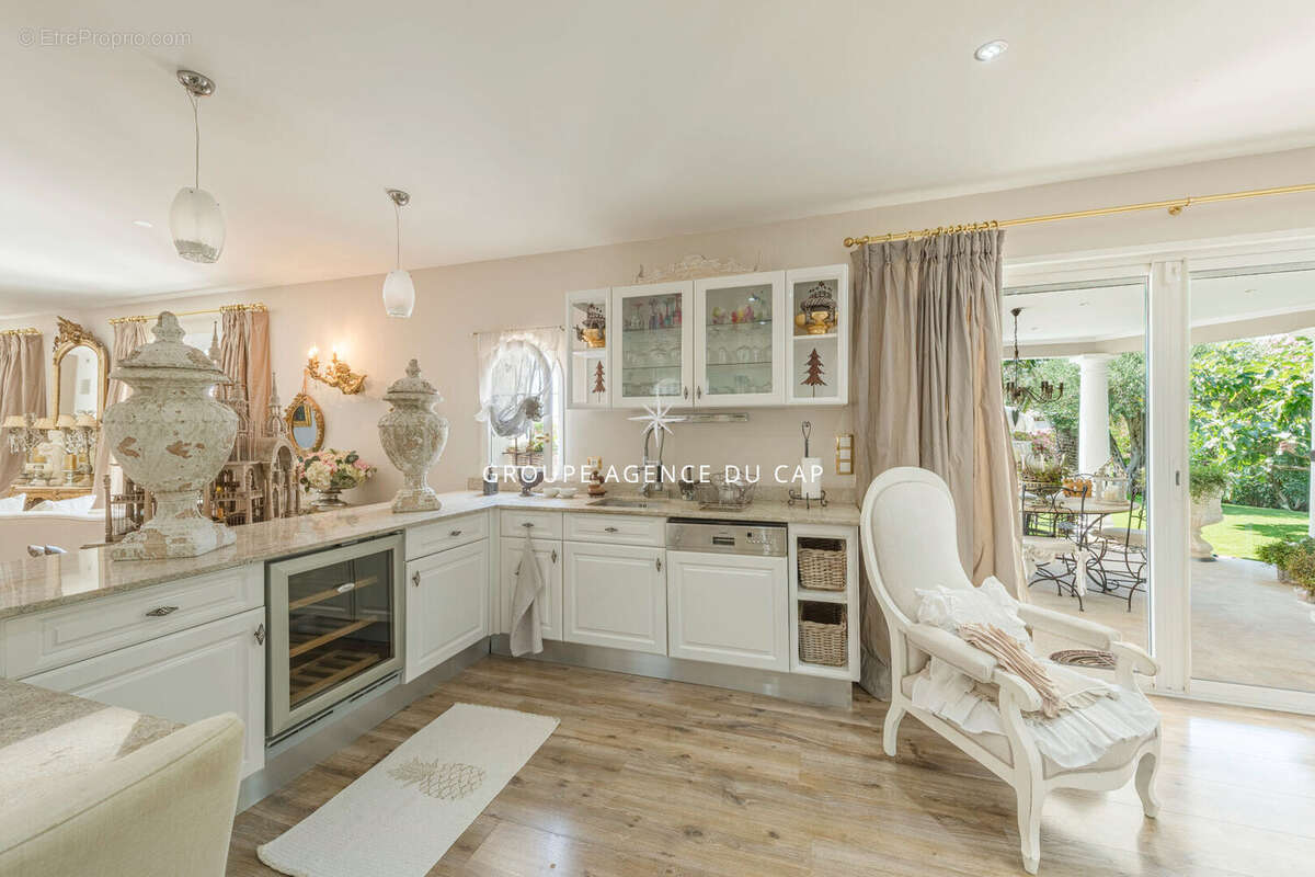 Superbe villa récente 5 pièces au calme avec piscine et garage - photo 5