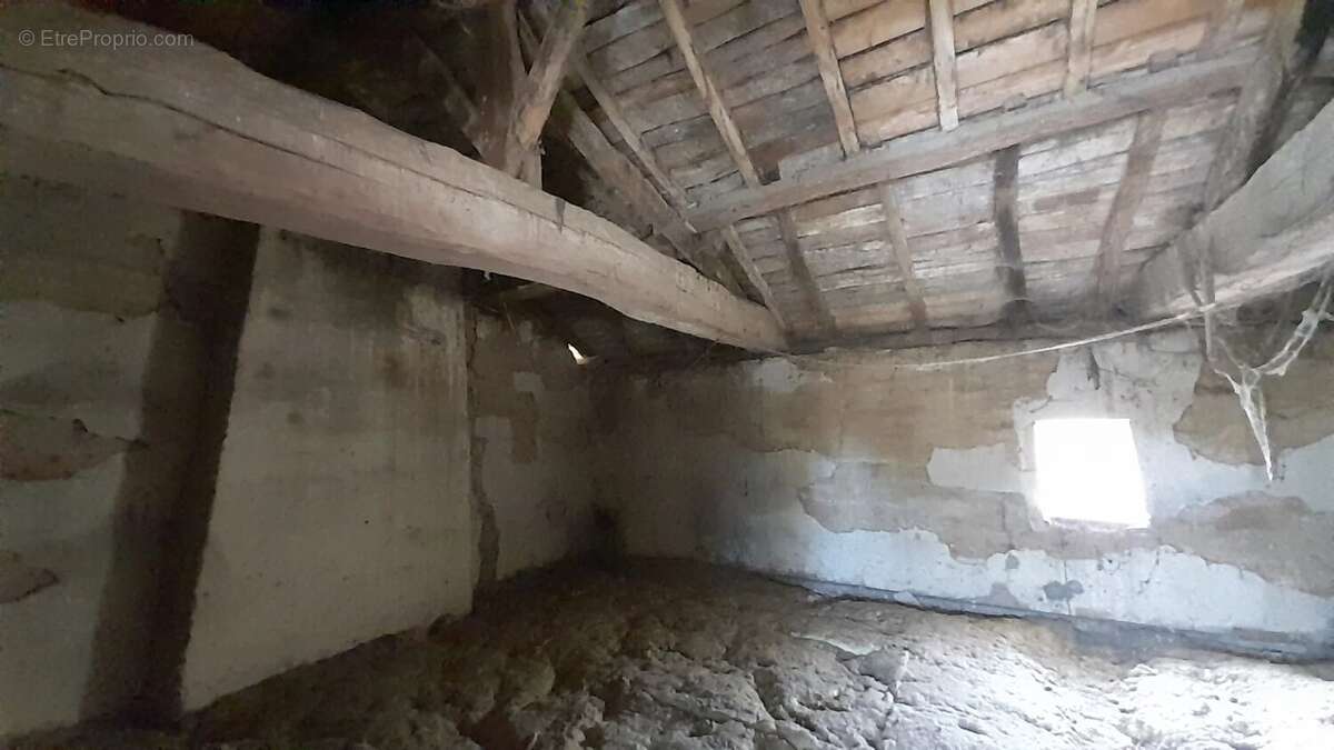 Maison à MOGNENEINS
