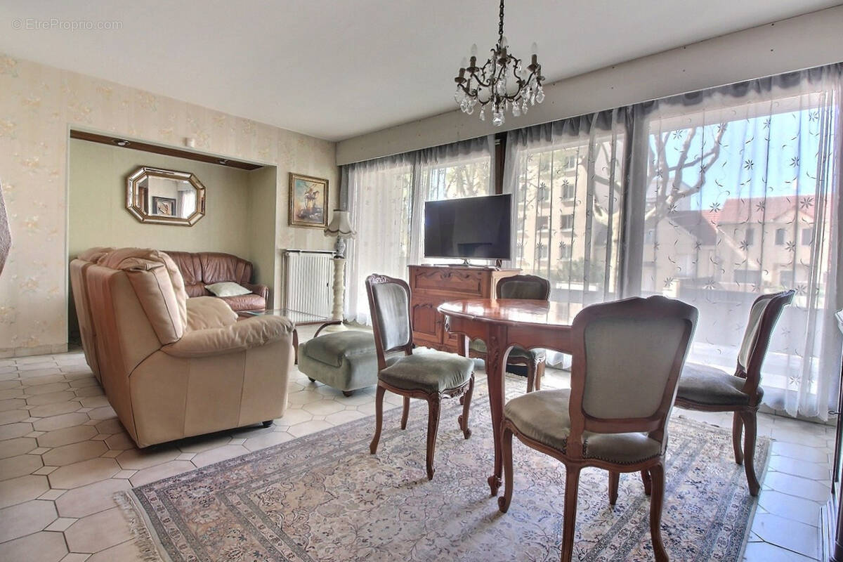 Appartement à L'ILE-SAINT-DENIS